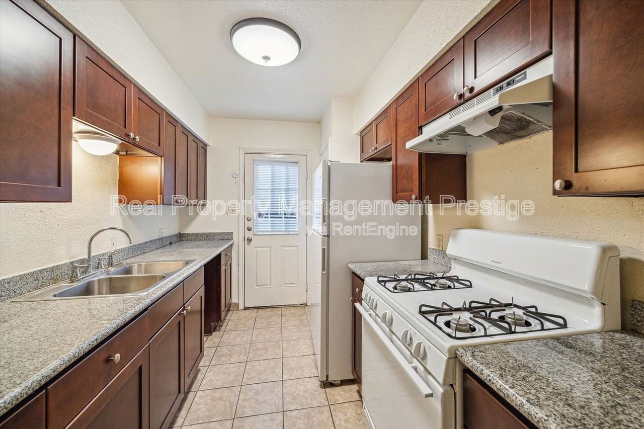 3003 Falk Ct - Photo 6 of 13