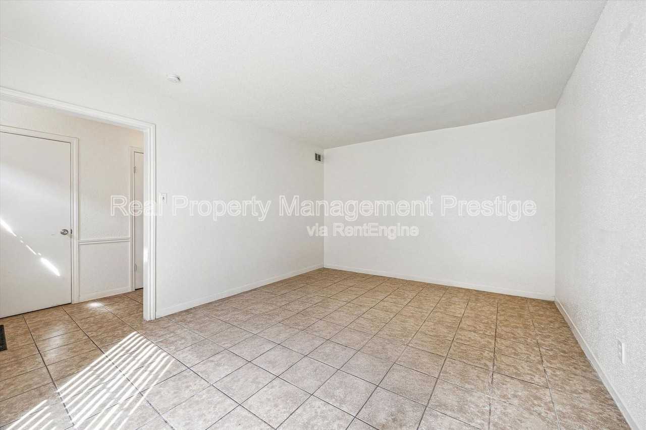 3006 Falk Ct - Photo 2 of 10