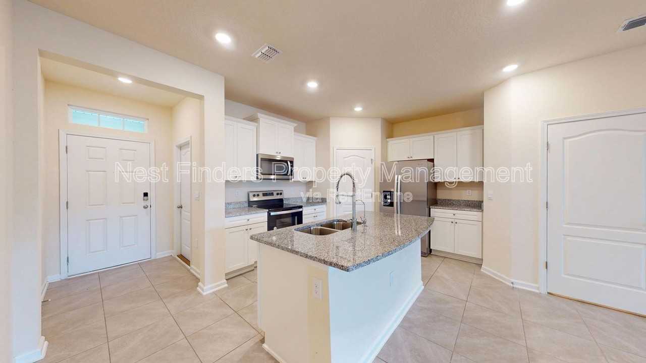 102 Pomona Way - Photo 2 of 26