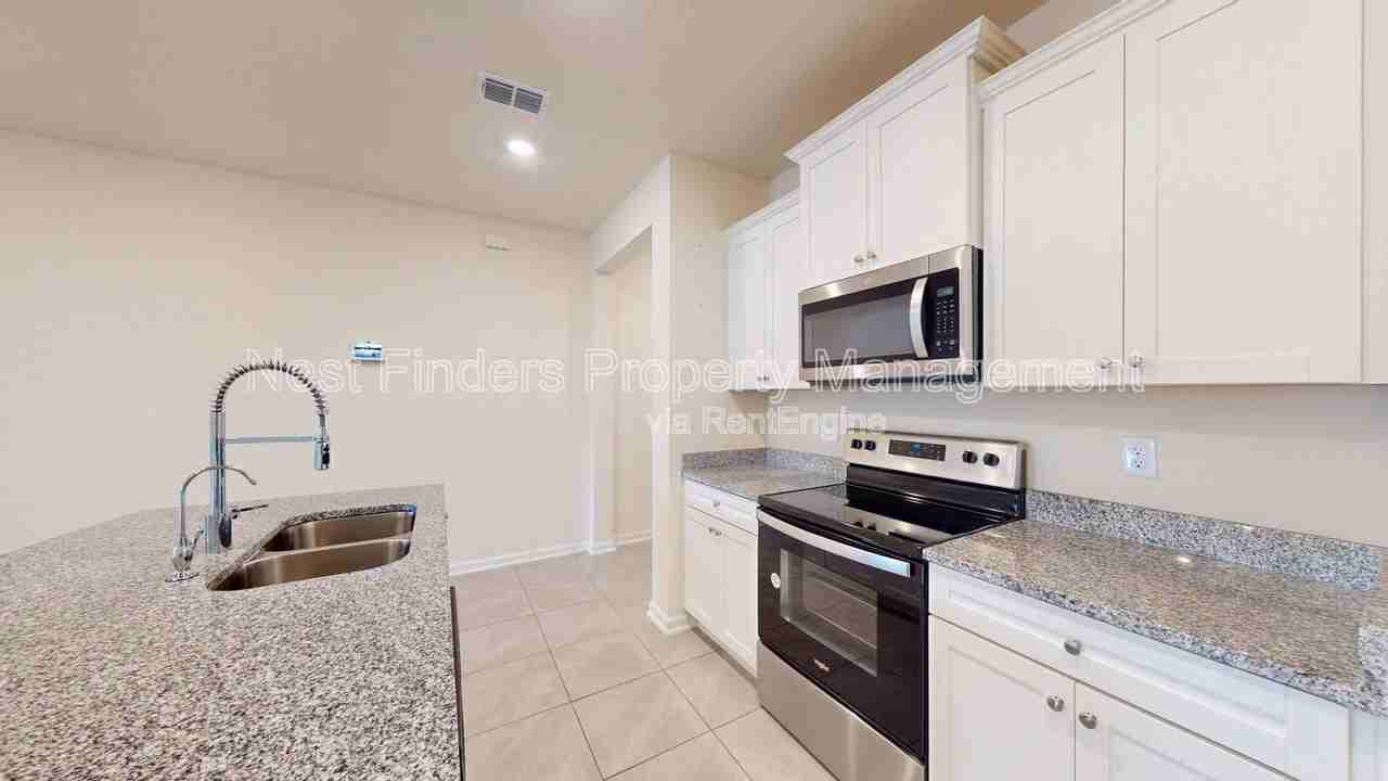102 Pomona Way - Photo 4 of 26