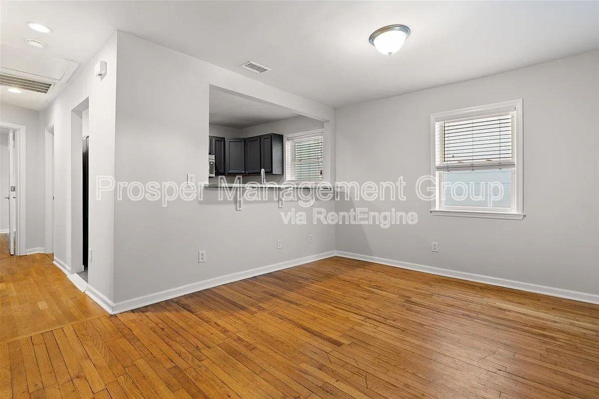 86 Romney St #B - Photo 4 of 17