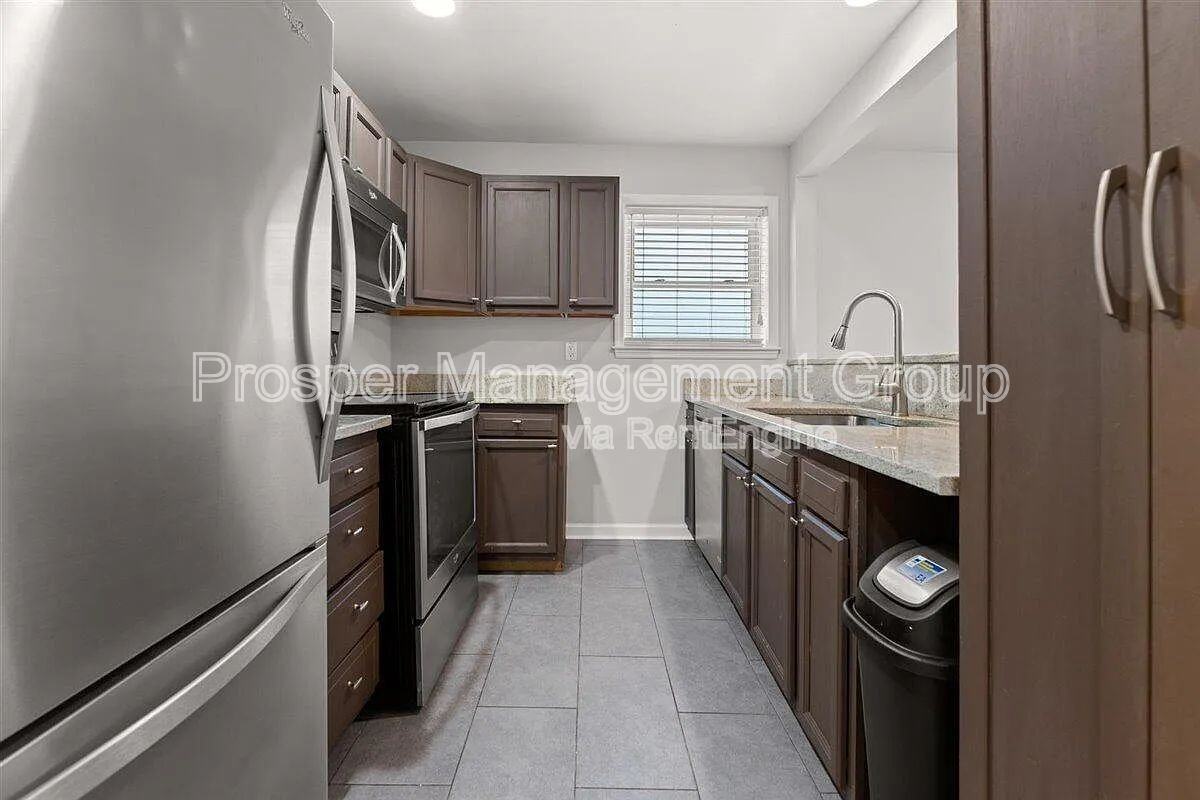 86 Romney St #B - Photo 7 of 17