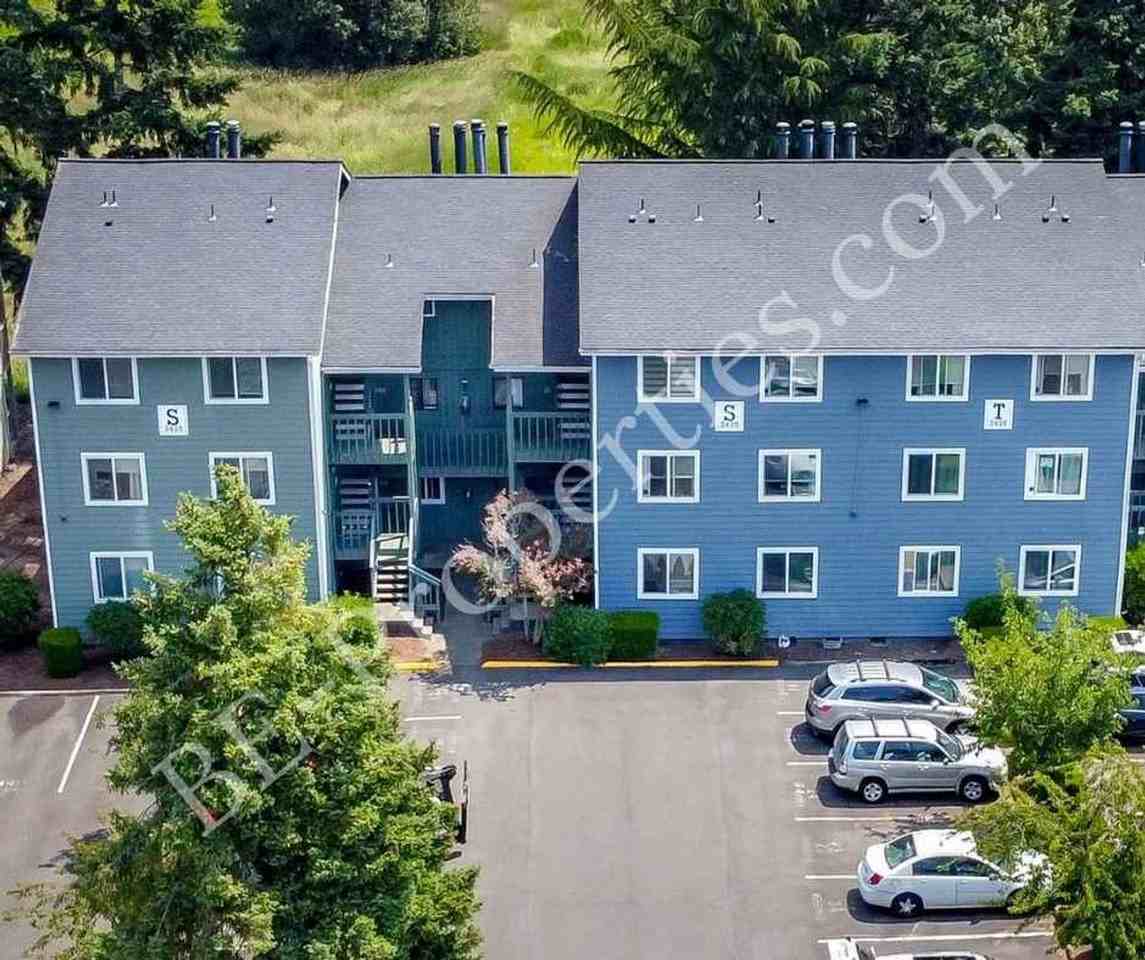 3428 I St Ne - Photo 2 of 24