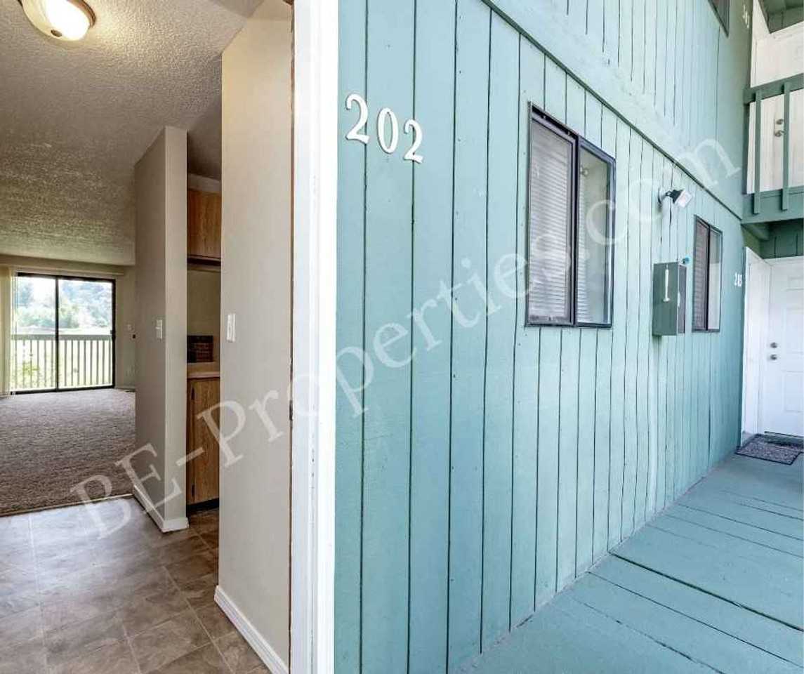3428 I St Ne - Photo 3 of 24
