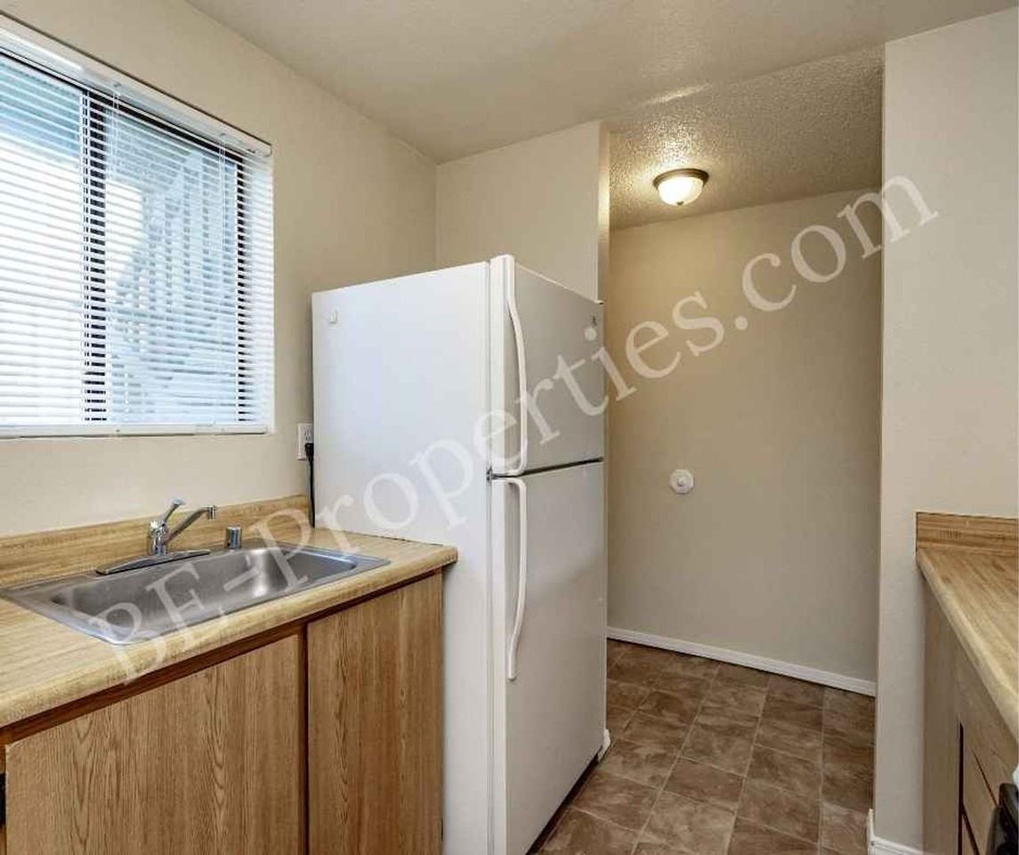 3428 I St Ne - Photo 6 of 24