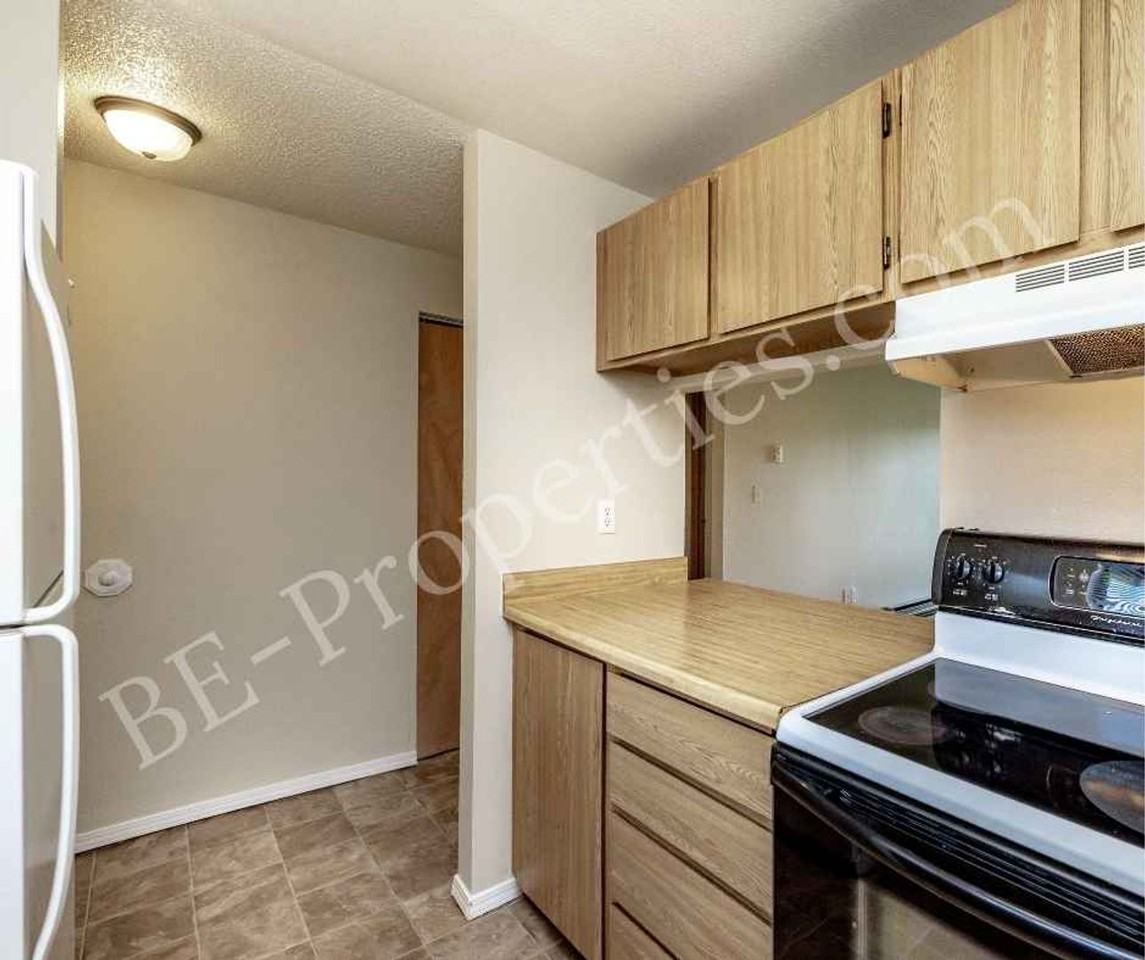 3428 I St Ne - Photo 7 of 24