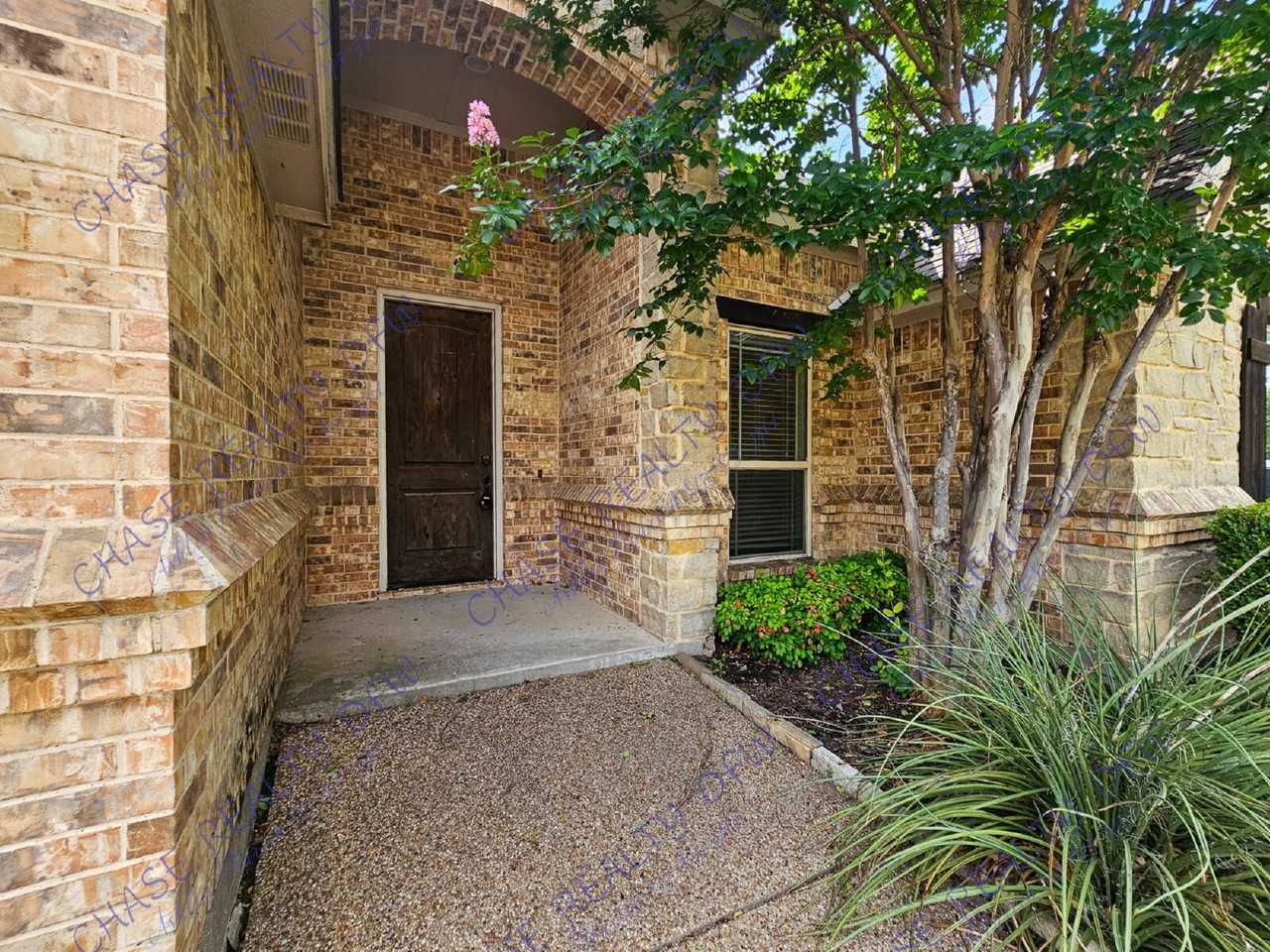 240 Spyglass Dr - Photo 3 of 20