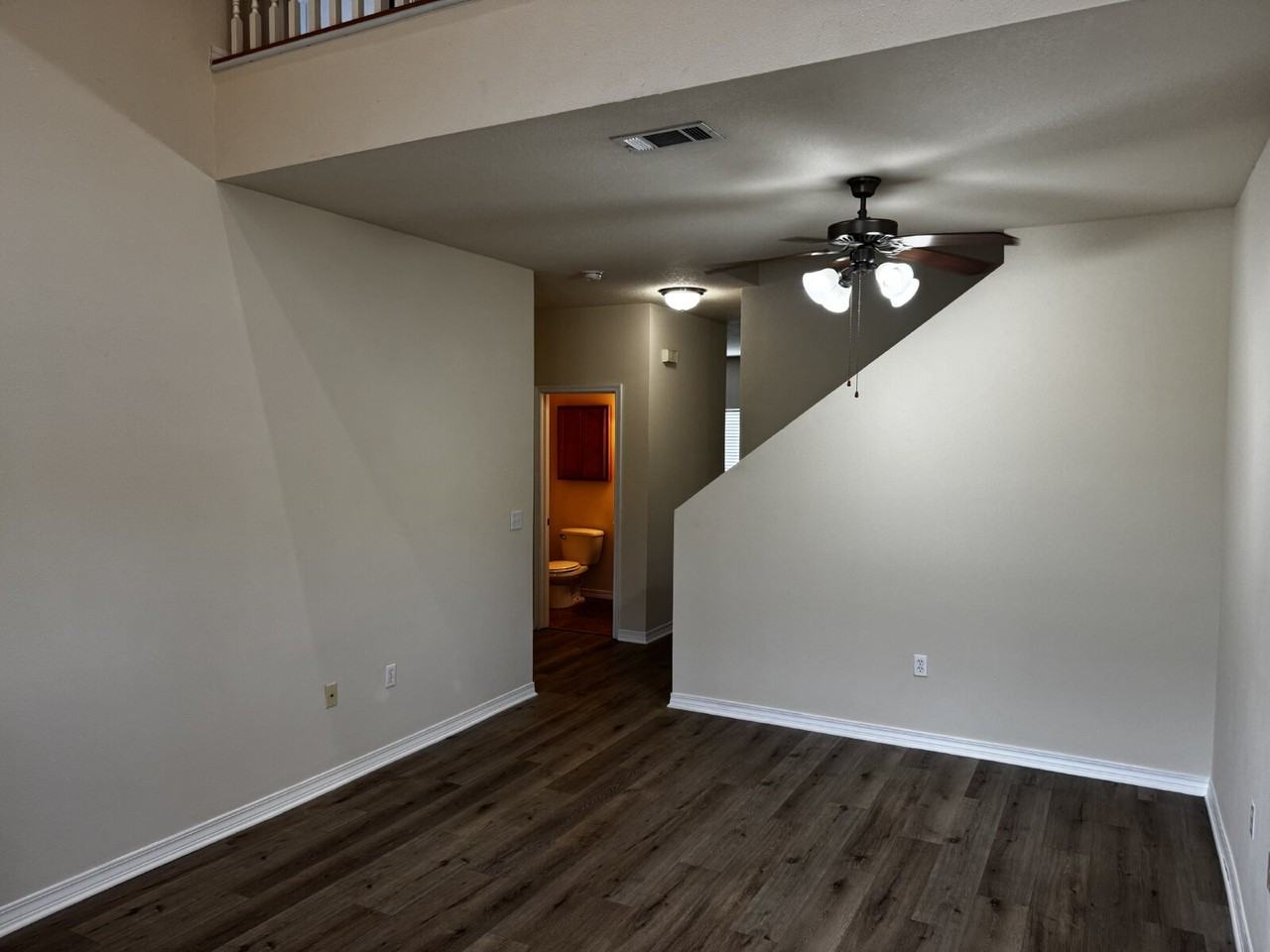 1512 Bentley Cir - Photo 2 of 12