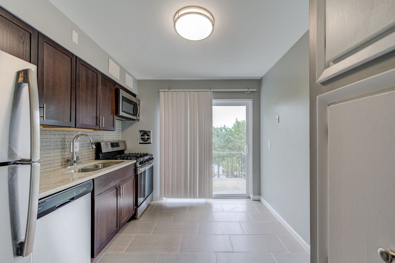 3 Heartwoods Court #F - Photo 4 of 14