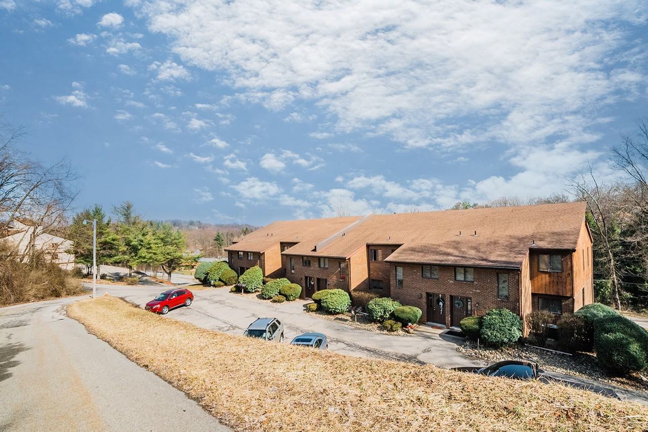 Noble Vista Apartments & Townhomes - Photo 2 of 3