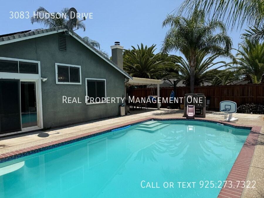 3083 Hudson Dr - Photo 3 of 20