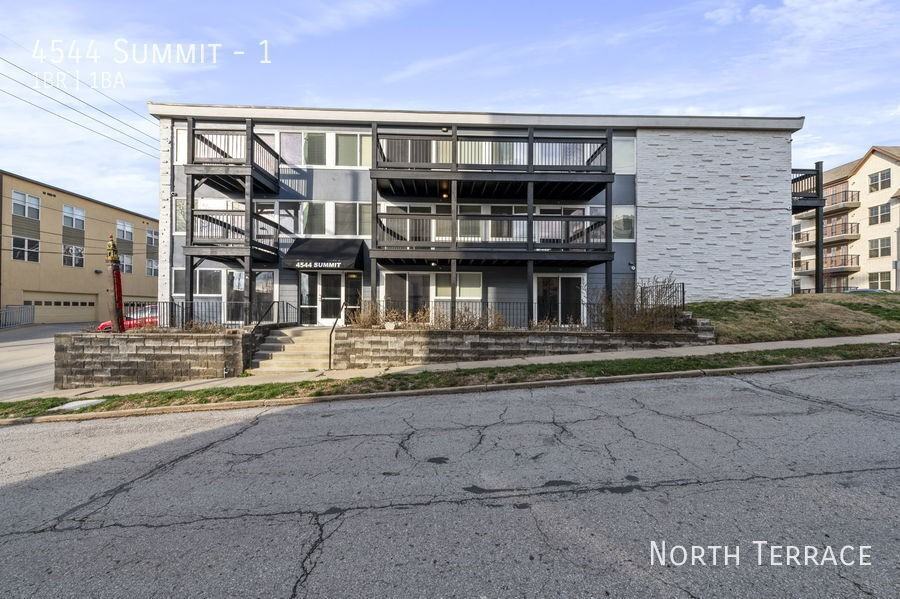 4544 Summit St #1