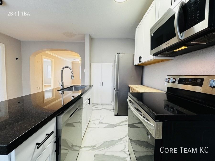 1107 West 45th Street #1110-1 - Photo 3 of 10