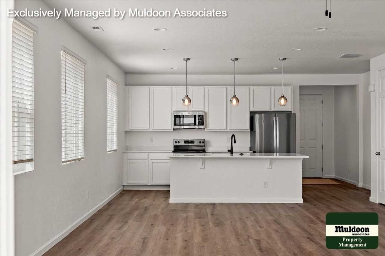 2212 Sunrise Ln - Photo 2 of 15