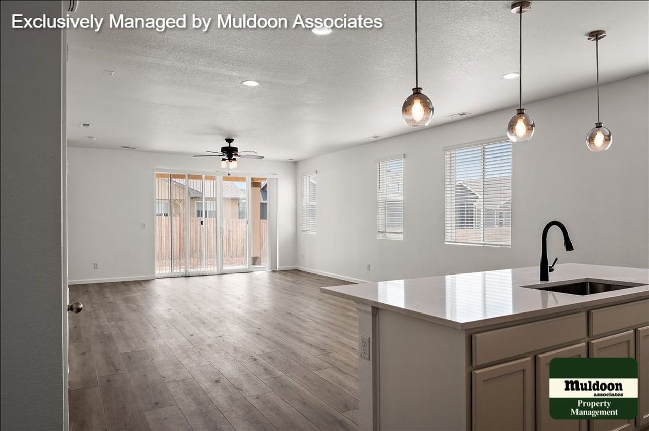 2212 Sunrise Ln - Photo 3 of 15