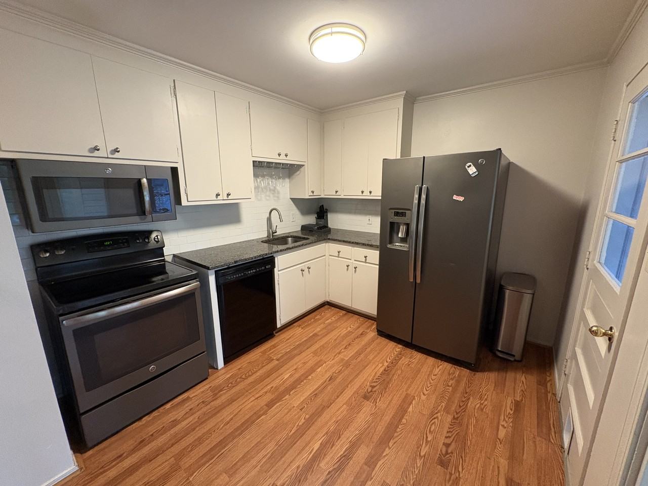 811 Manhasset Rd #NA - Photo 3 of 10