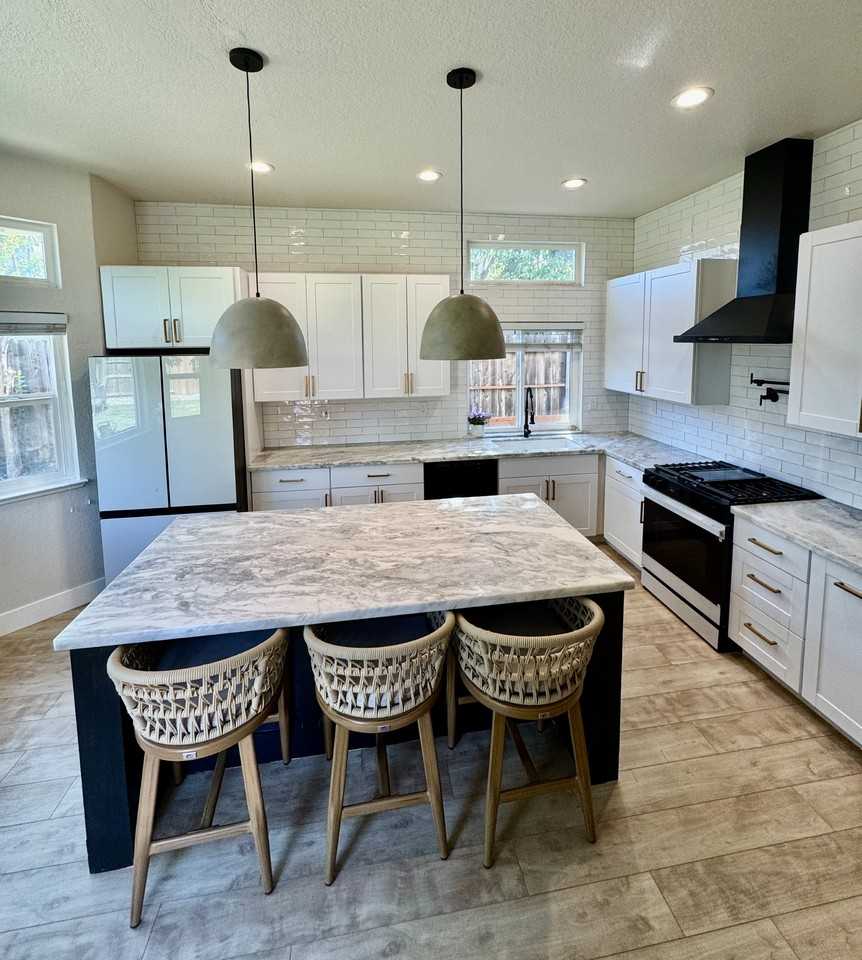 981 Colson Way #NA - Photo 2 of 10