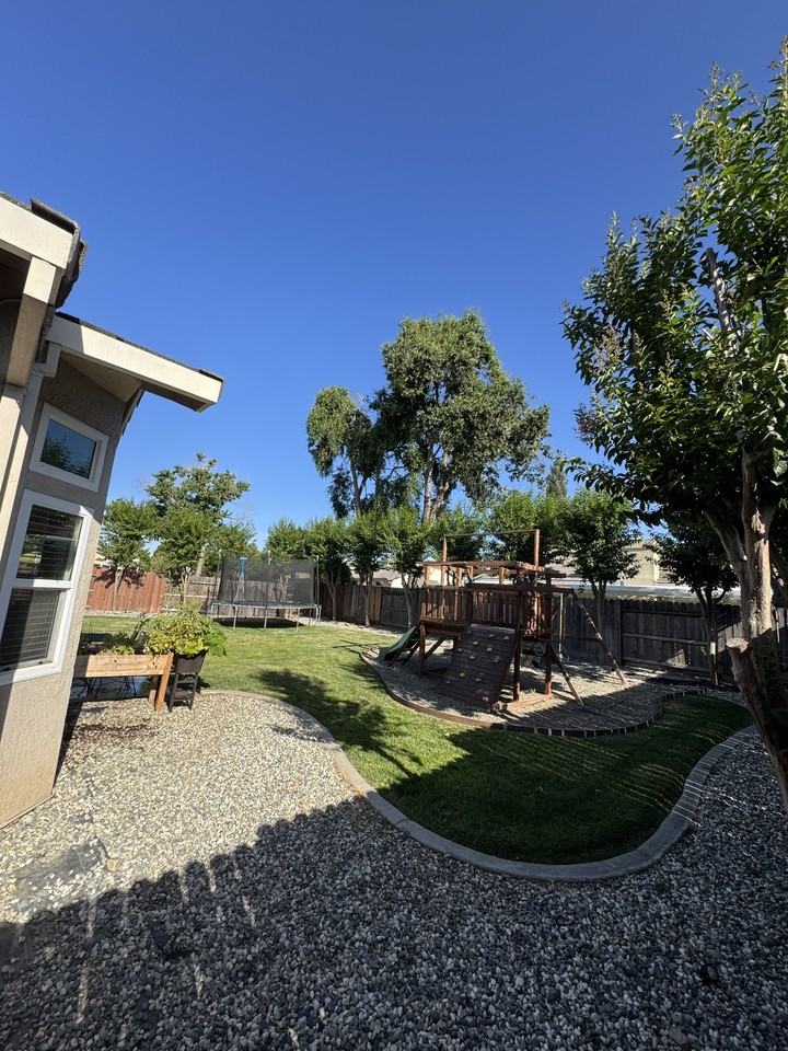 981 Colson Way #NA - Photo 3 of 10