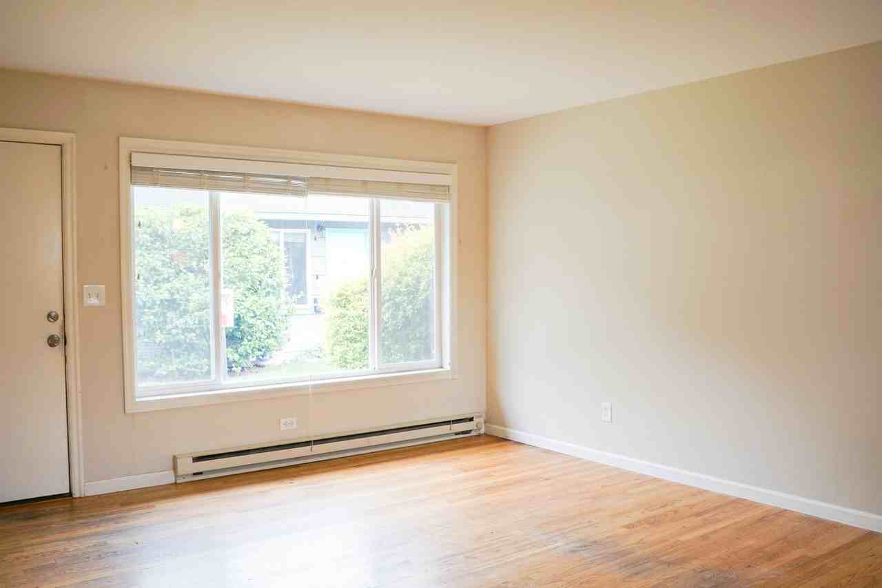 920 Se 50th Ave - Photo 3 of 14