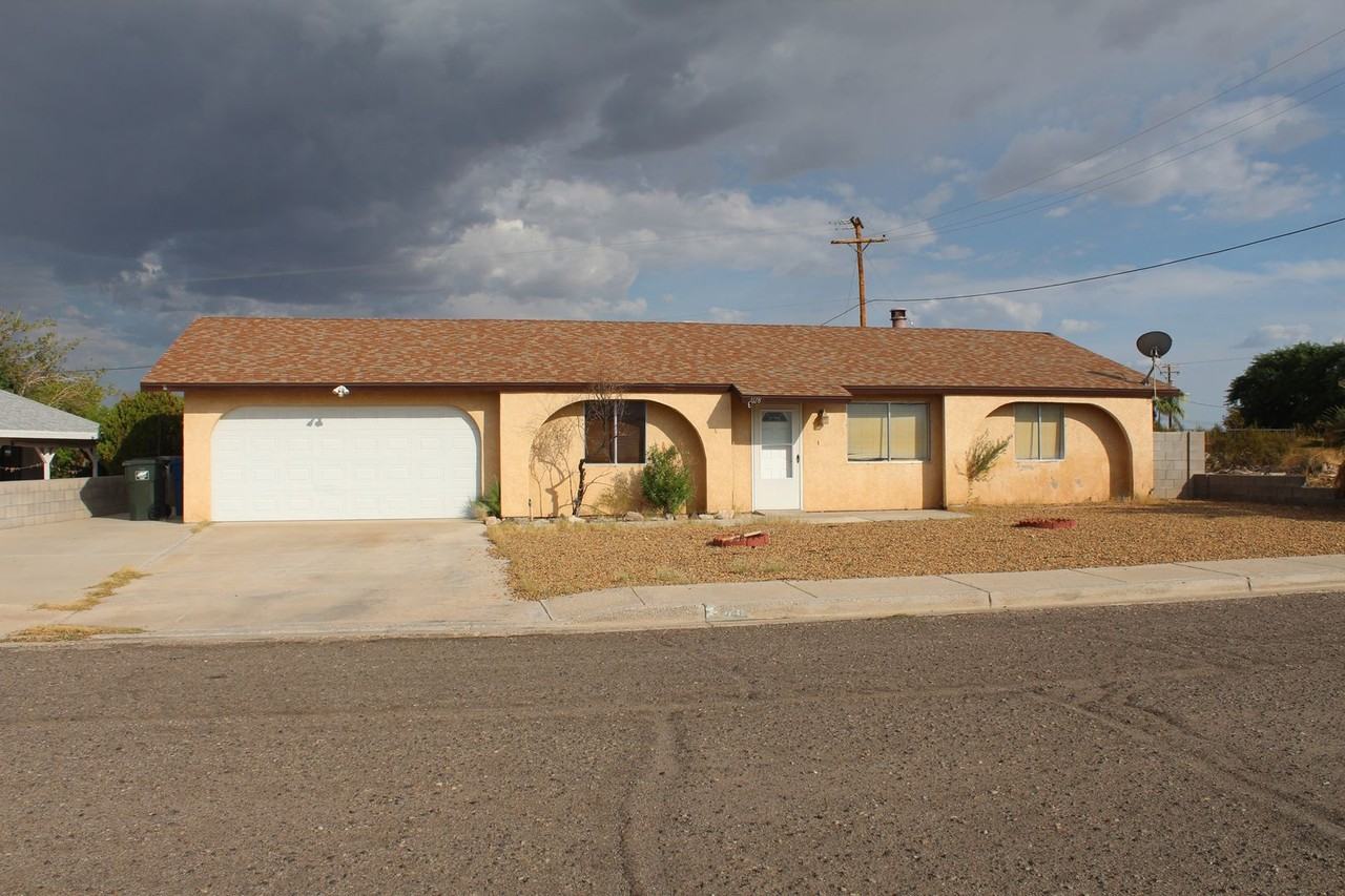 3028 Parkway St - Photo 2 of 26