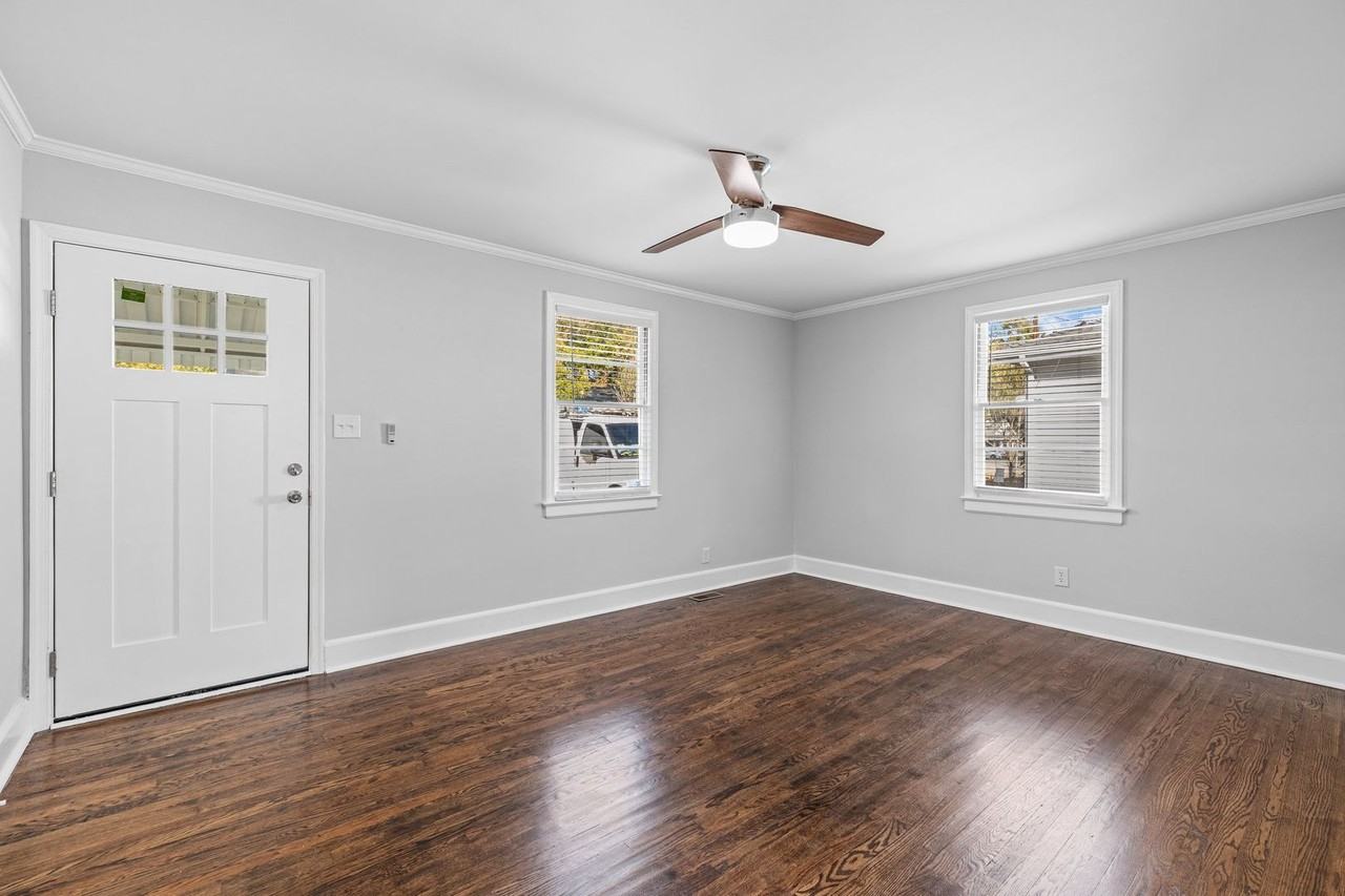 206 Raynor St - Photo 4 of 24