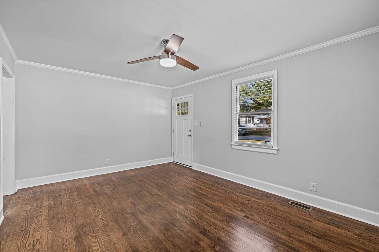 206 Raynor St - Photo 5 of 24