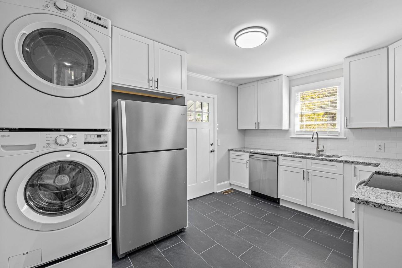 206 Raynor St - Photo 2 of 24