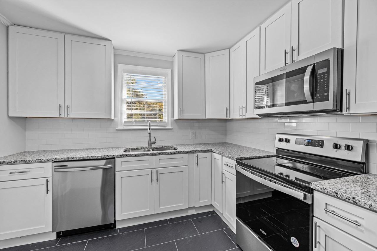 206 Raynor St - Photo 7 of 24