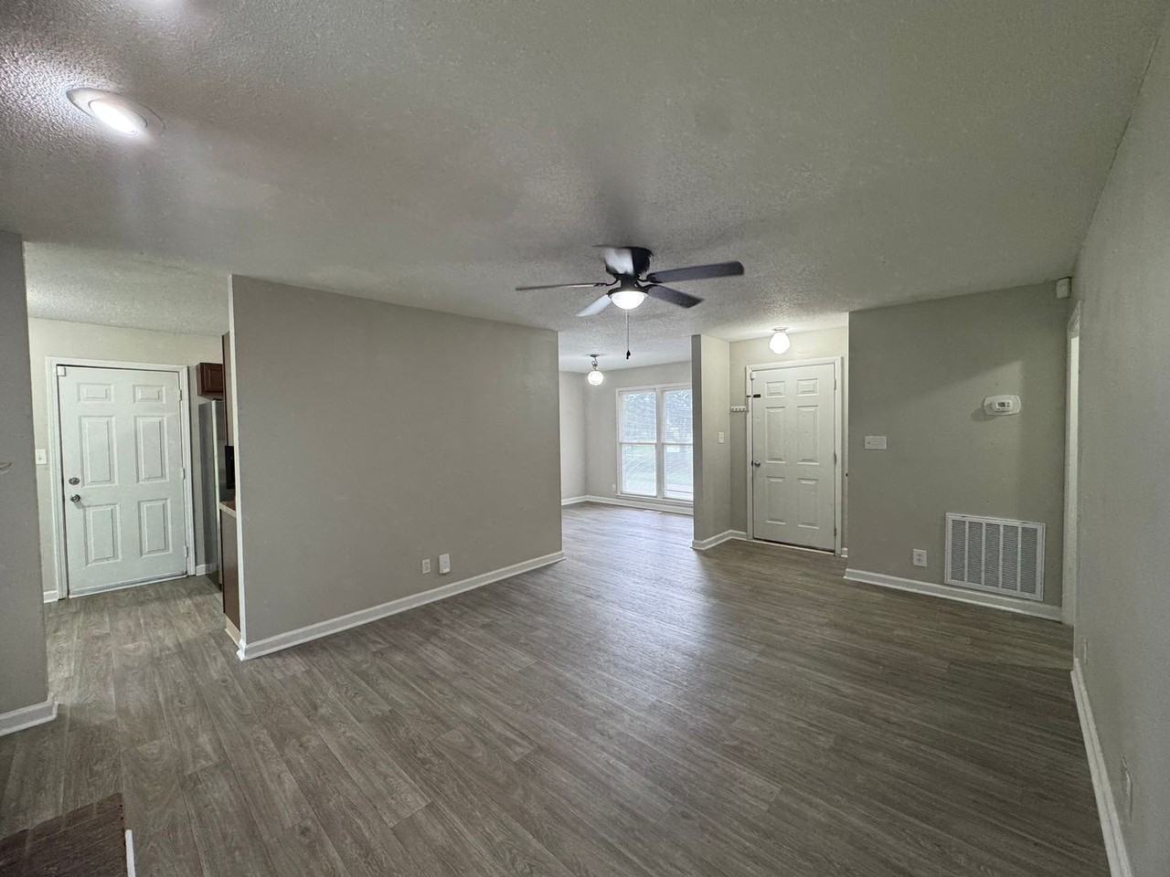 140 Whitehall Dr - Photo 7 of 27