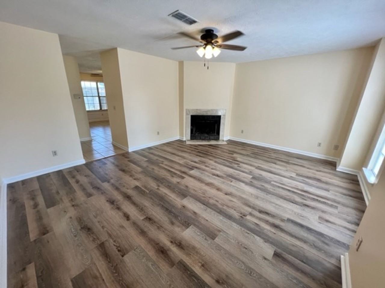 410 Jonquil Ct - Photo 3 of 14