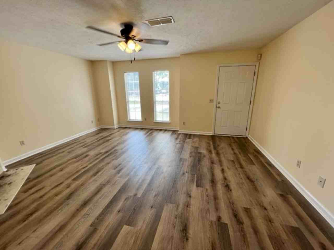 410 Jonquil Ct - Photo 4 of 14