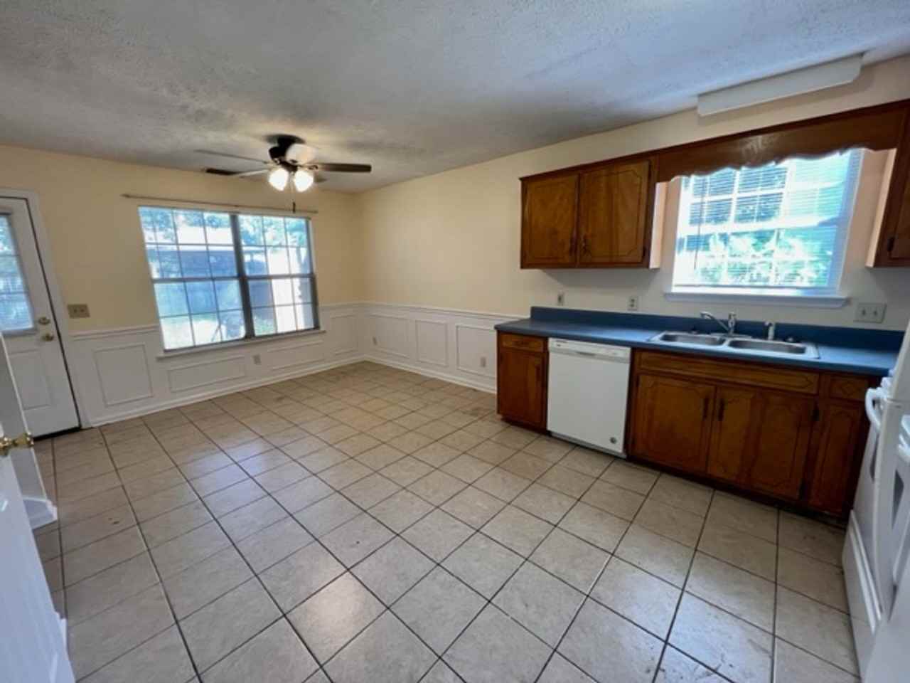 410 Jonquil Ct - Photo 6 of 14