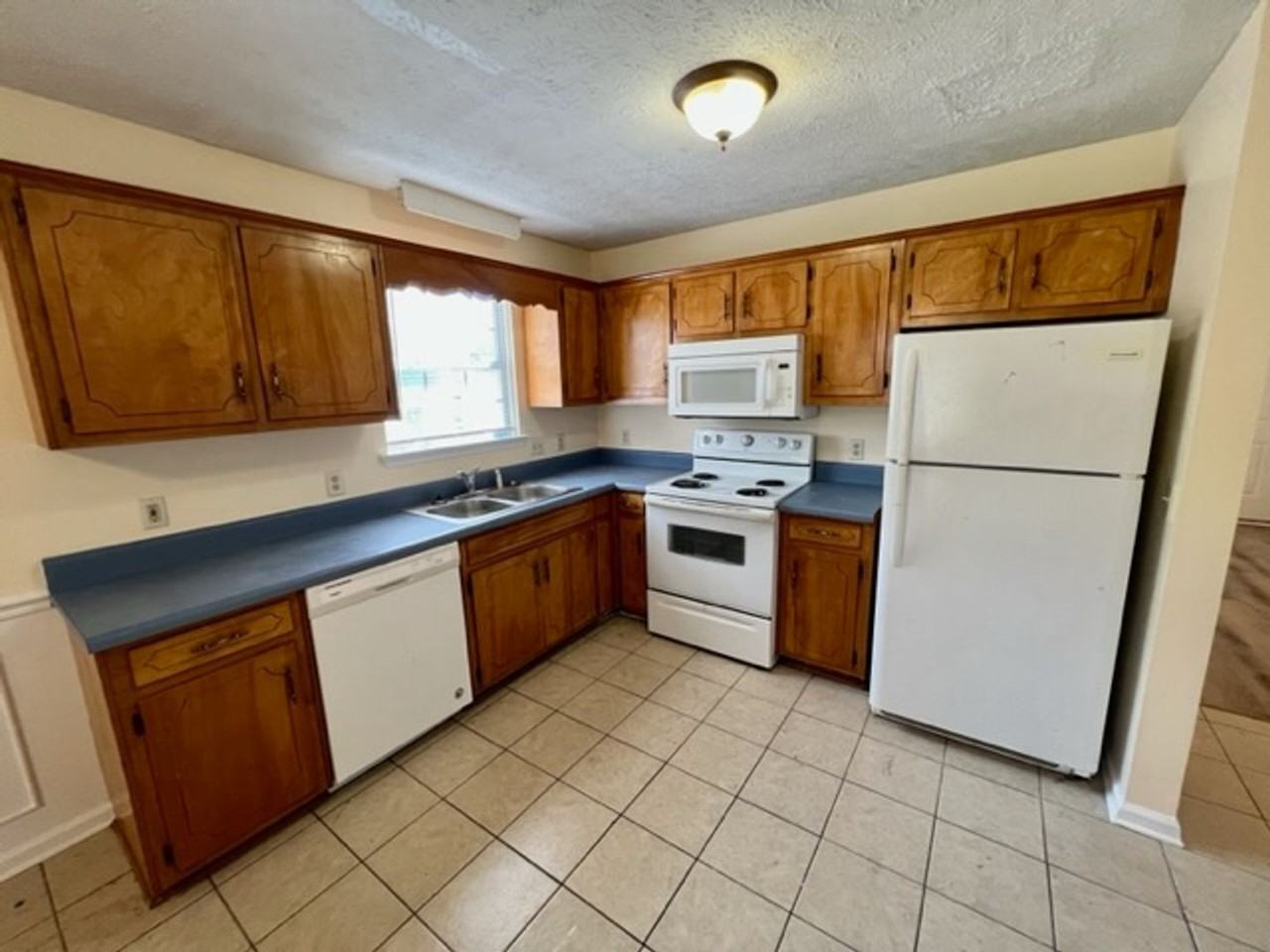 410 Jonquil Ct - Photo 7 of 14