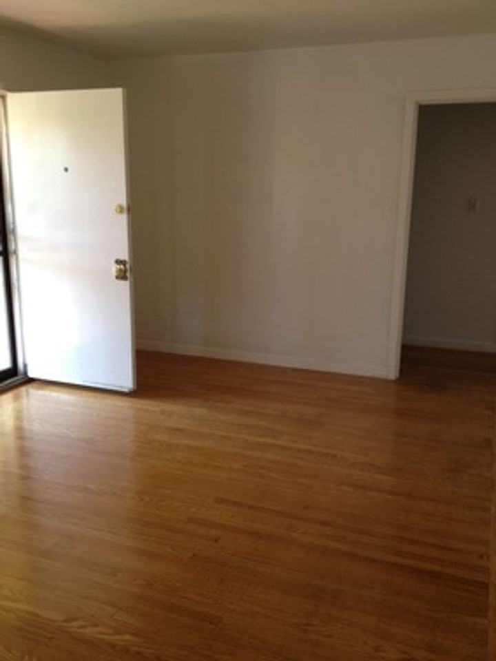 2257 Fruitridge Rd - Photo 2 of 9