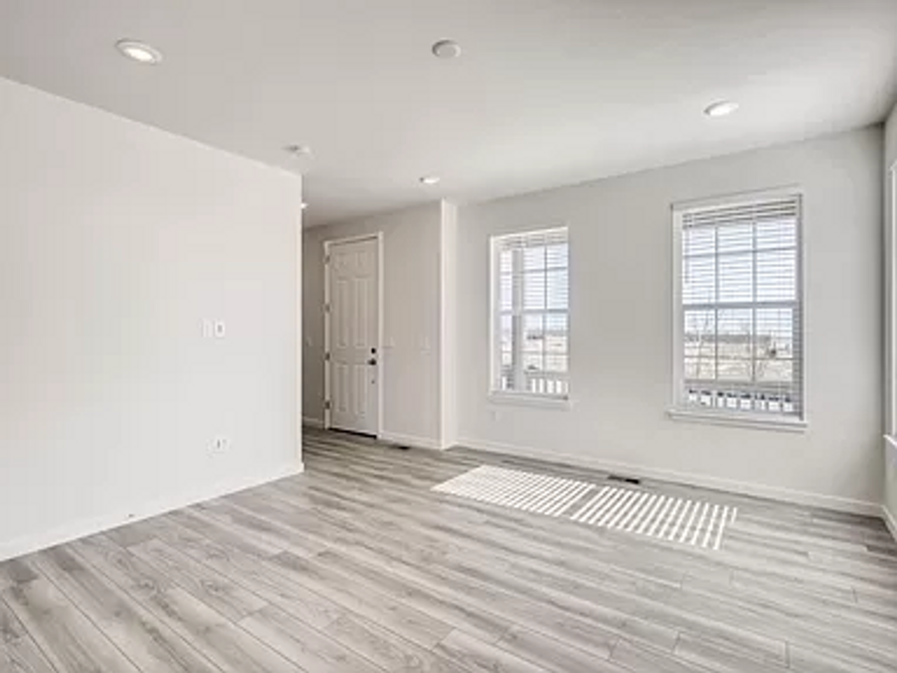 17713 Olive St - Photo 3 of 20