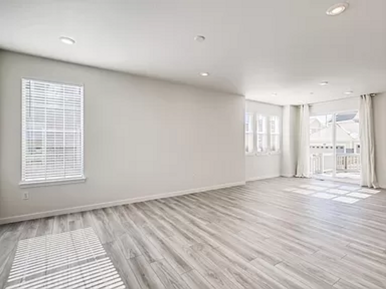 17713 Olive St - Photo 4 of 20