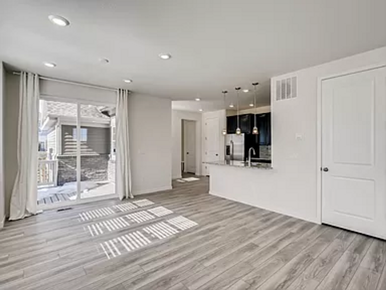 17713 Olive St - Photo 5 of 20