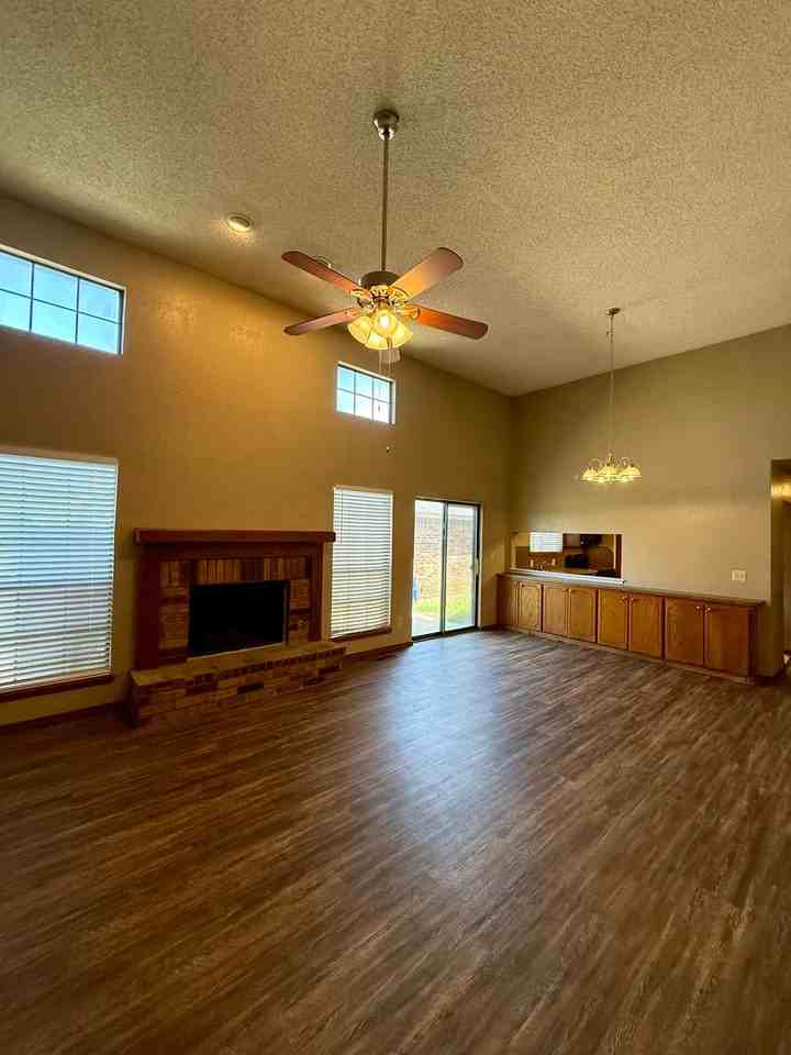 7714 Doris Dr - Photo 2 of 21