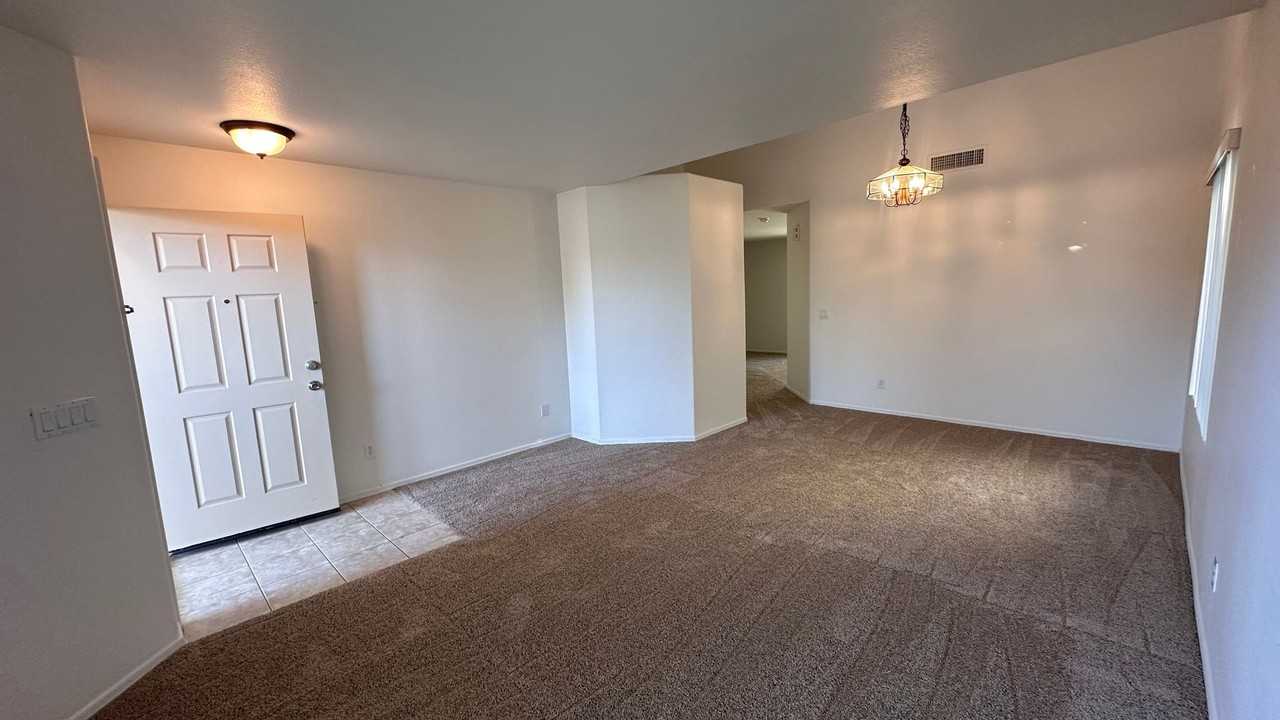 13152 W Fairmont Ave - Photo 3 of 22