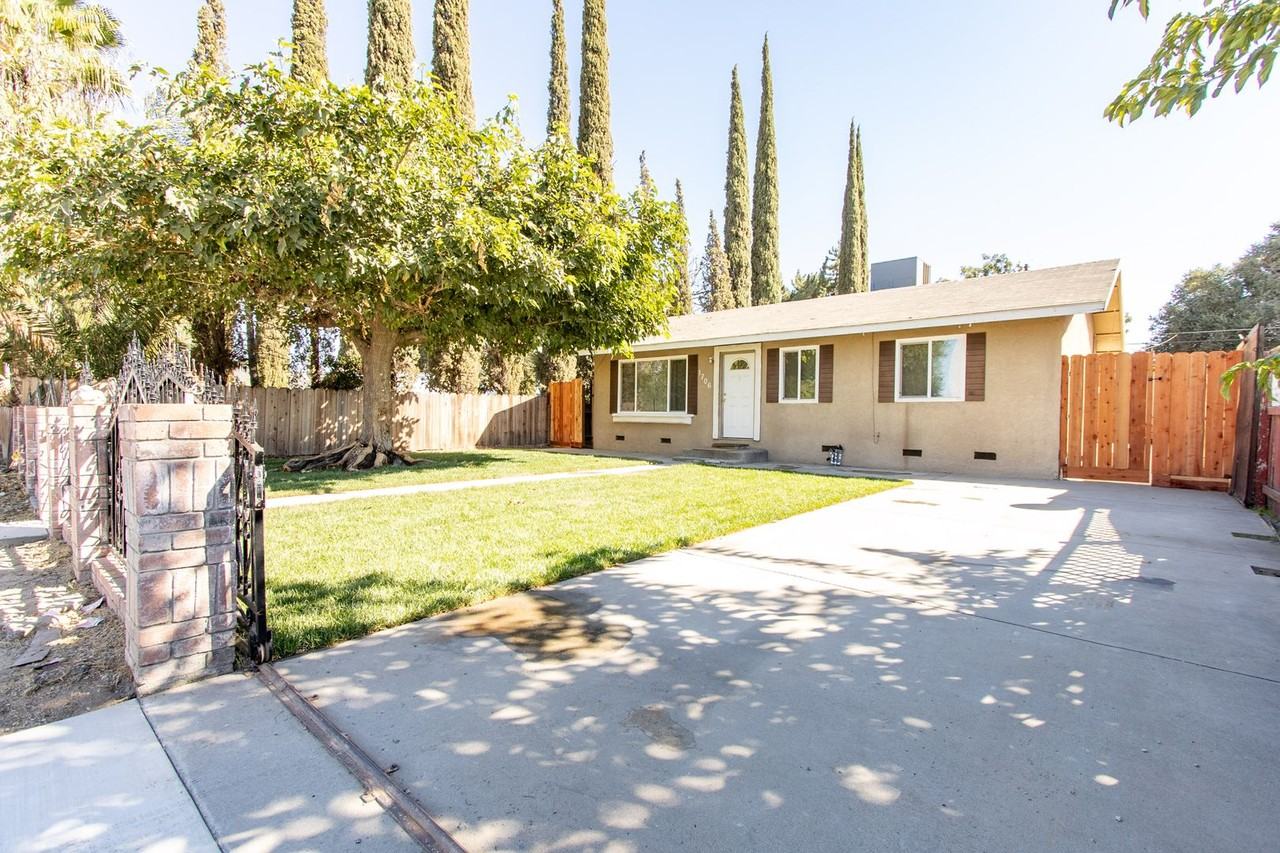 1706 Las Vegas St - Photo 2 of 20