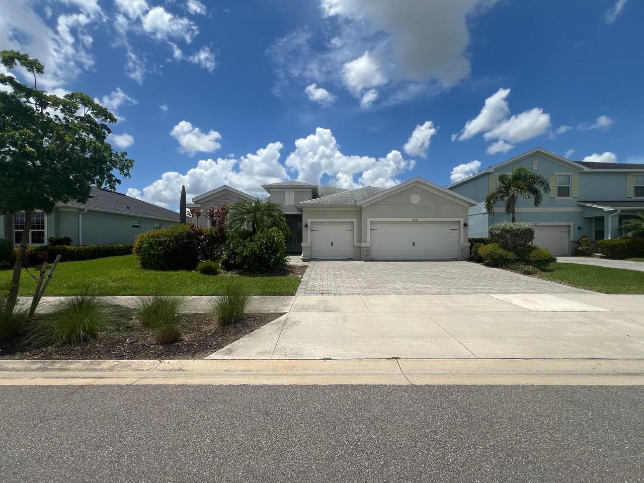 17893 Wayside Bnd - Photo 3 of 27