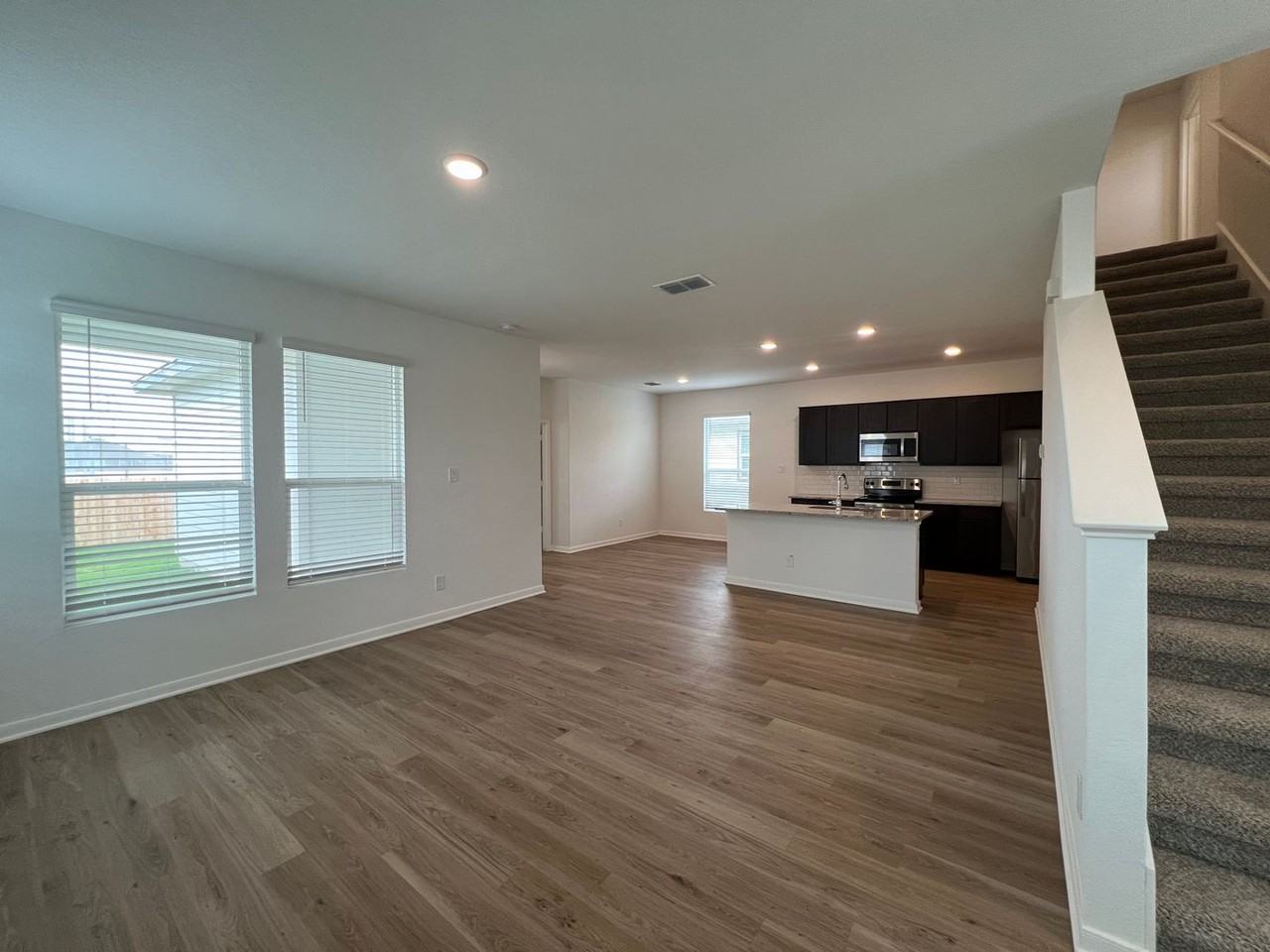 501 Jean St - Photo 4 of 24