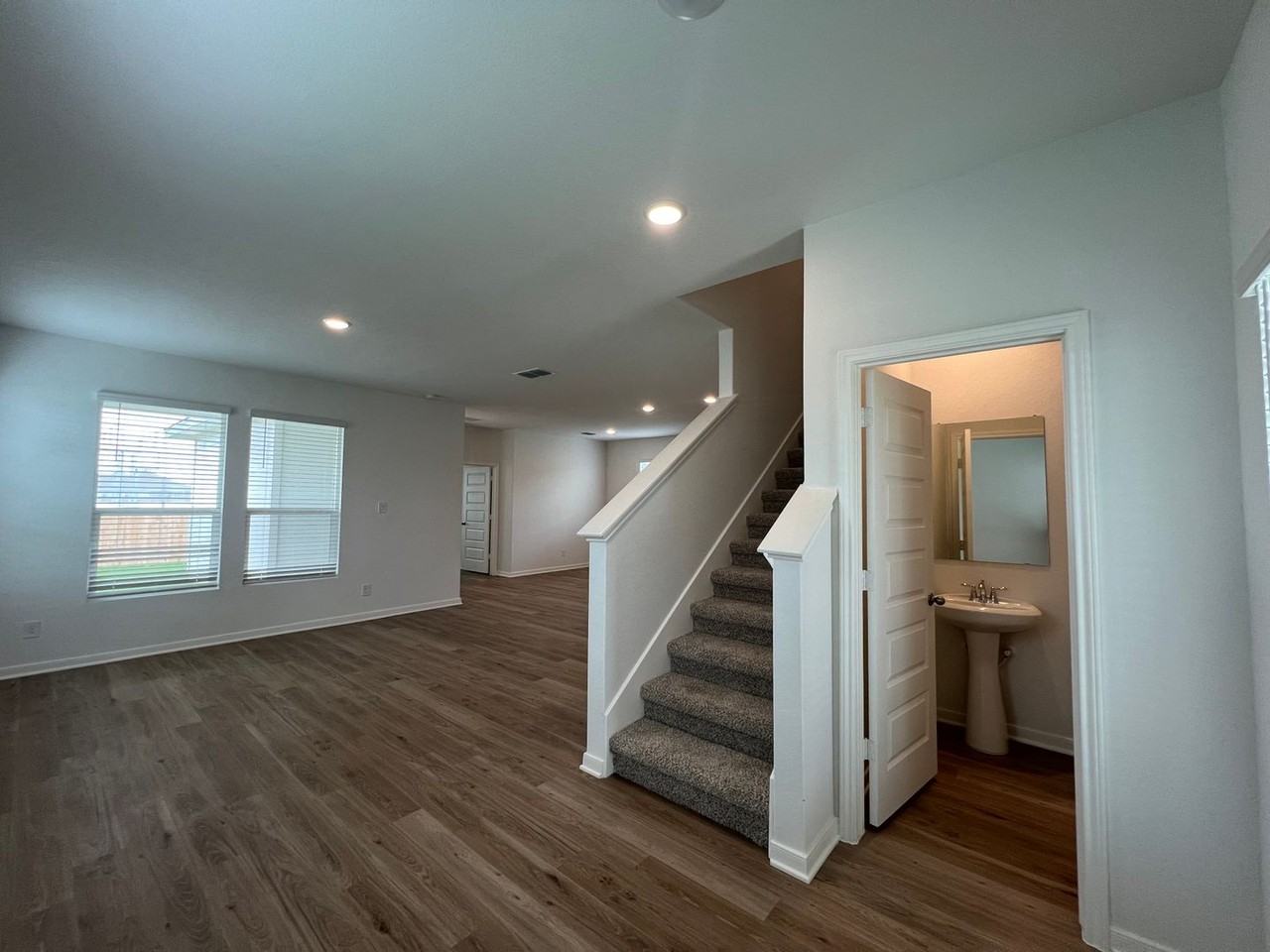 501 Jean St - Photo 5 of 24