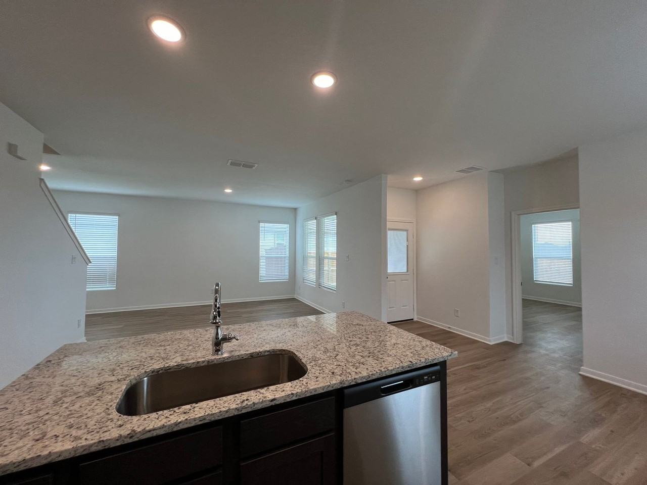 501 Jean St - Photo 7 of 24