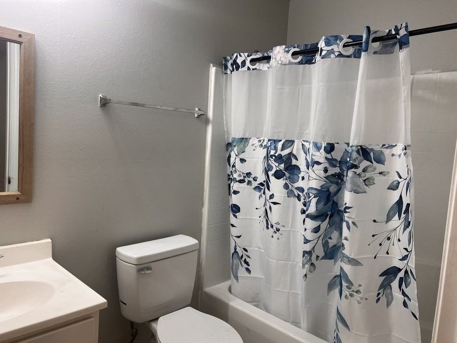 3742 Beverly Ave - Photo 2 of 9