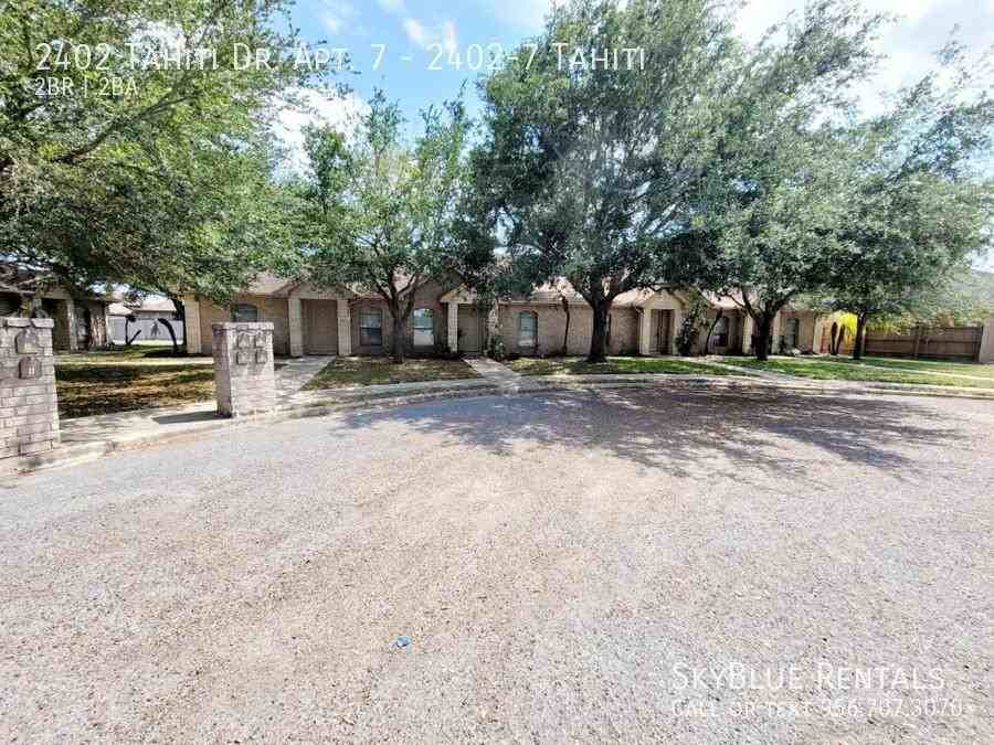 2402 Tahiti Dr Apt 7 - Photo 3 of 24