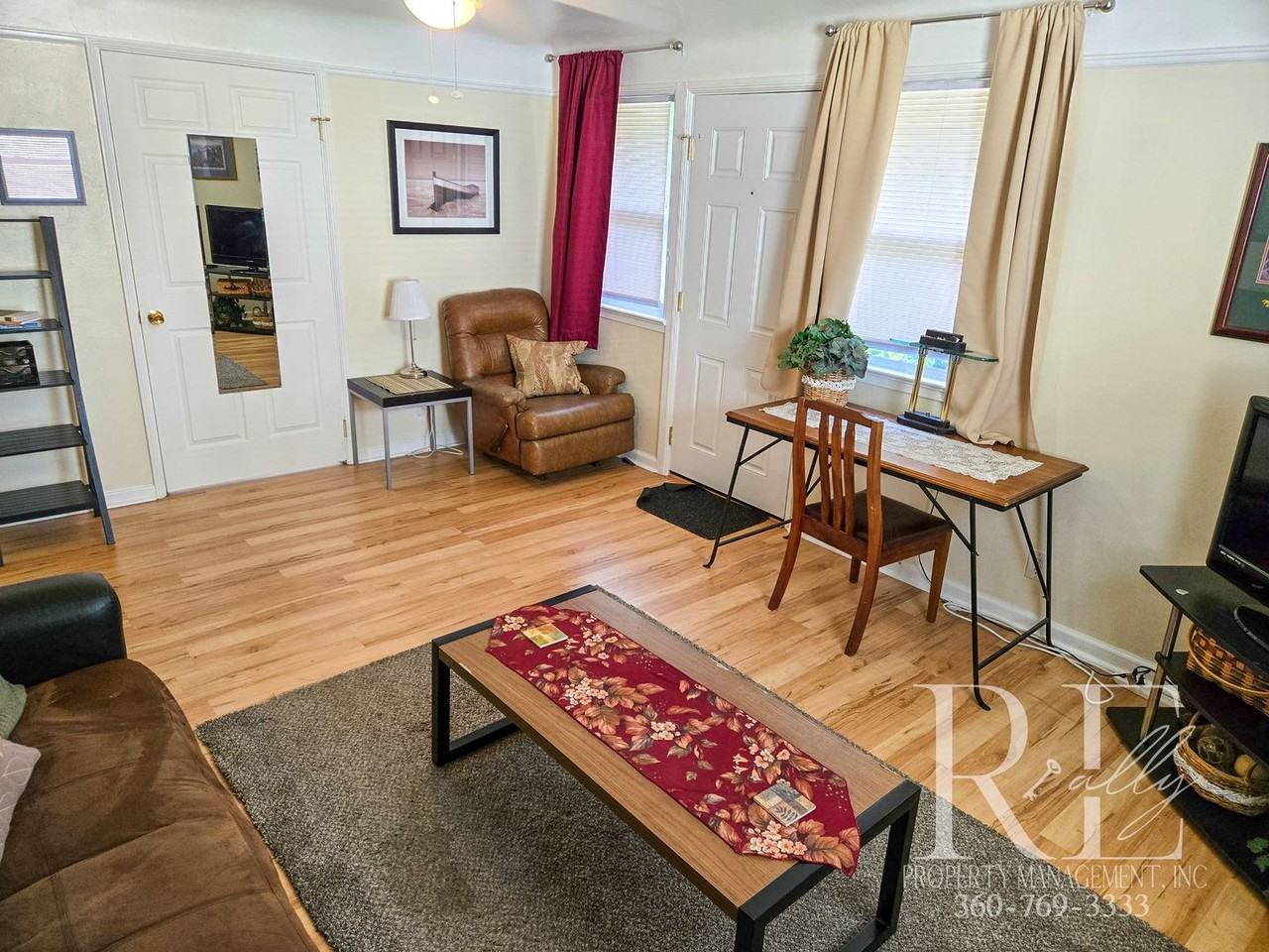 1217A Burwell St - Photo 2 of 13