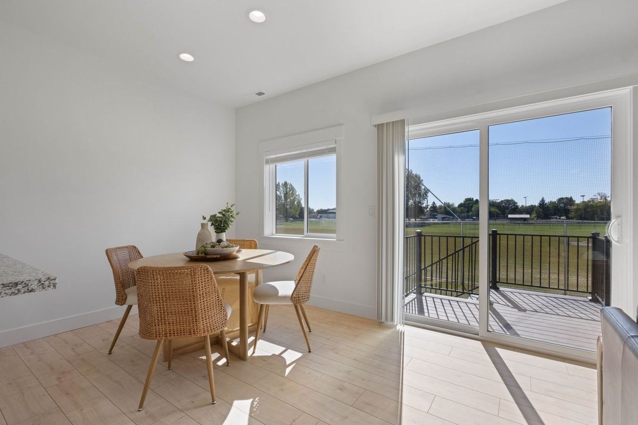 1122 Home Run Ave - Photo 5 of 31