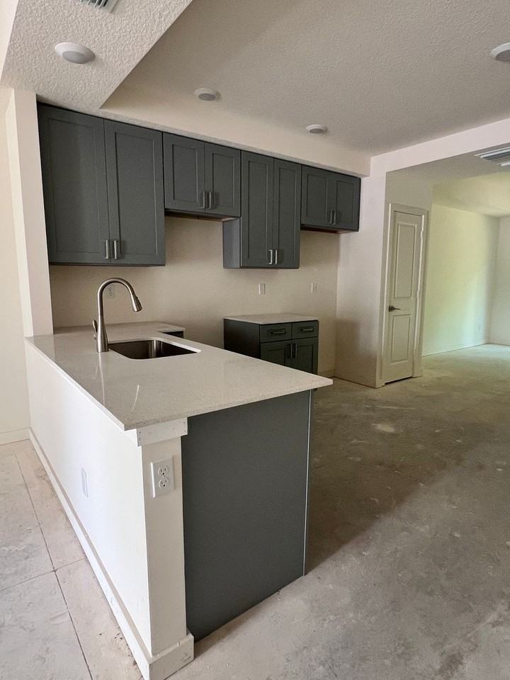 3164 Oleander Ave - Photo 2 of 10