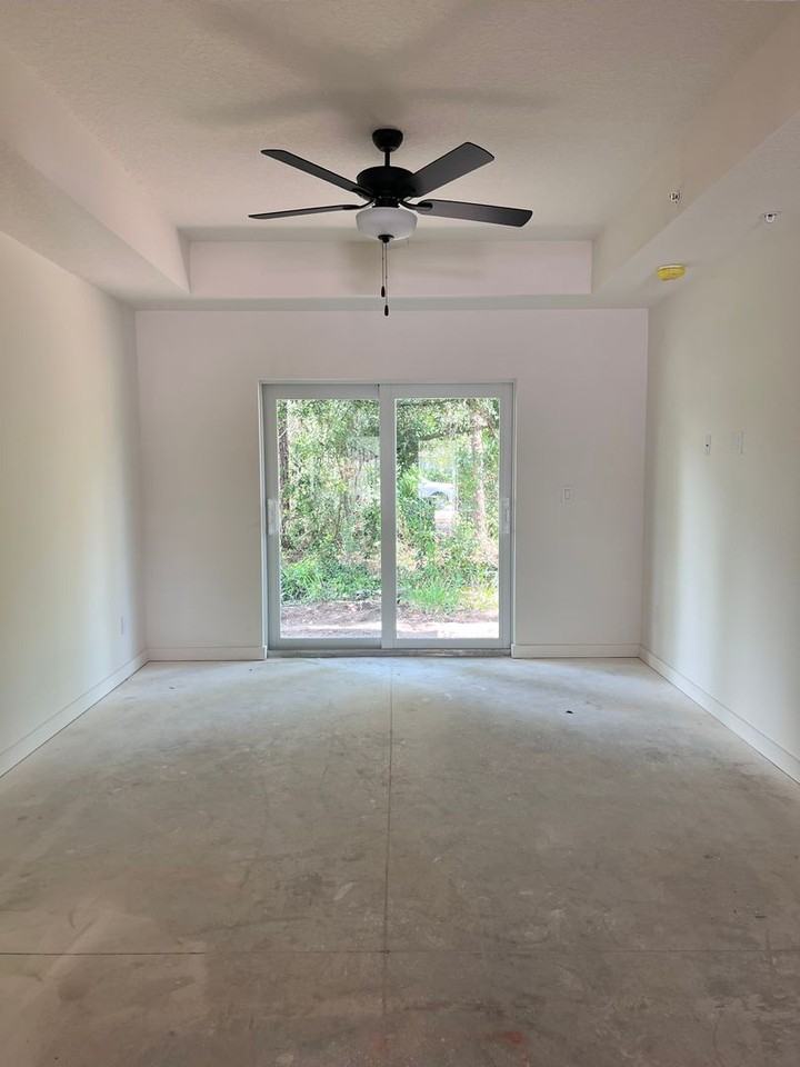 3164 Oleander Ave - Photo 4 of 10